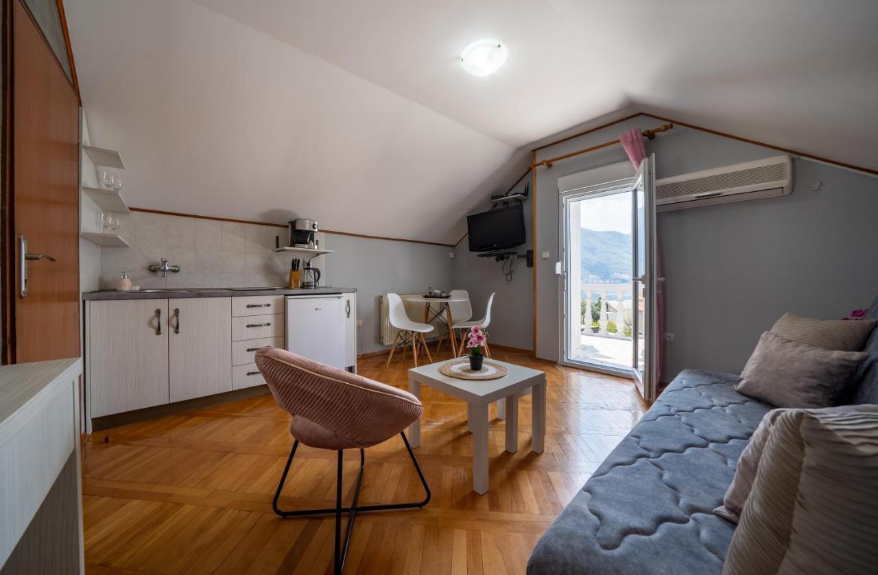 Apartment With Sea View โกตอร์ ภายนอก รูปภาพ